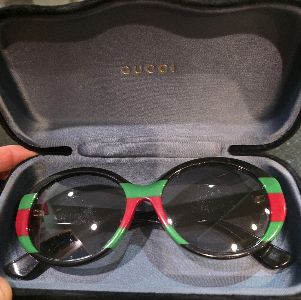 Gucci Women's Black and Green Sunglasses
